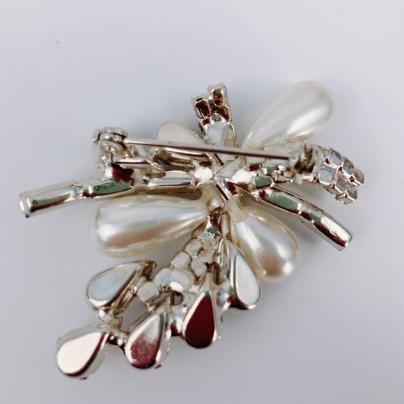 Prong Set Teardrop Baguette Clear Rhinestone Faux Pearl VTG 50s Unsigned Brooch - Picture 6 of 7